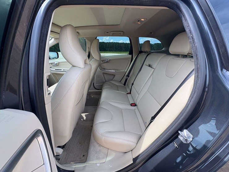 2016-volvo-xc60-image-17