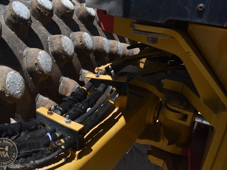 2012-caterpillar-cp56-image-34