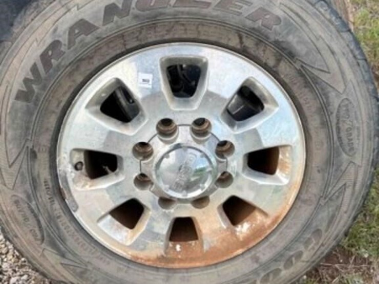 4---tires---lt225/70r18-image-4