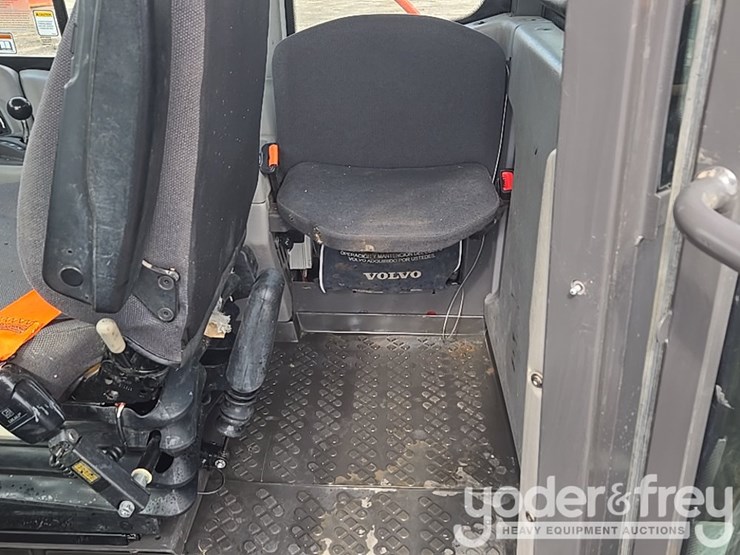 2023-volvo-a25g-image-45