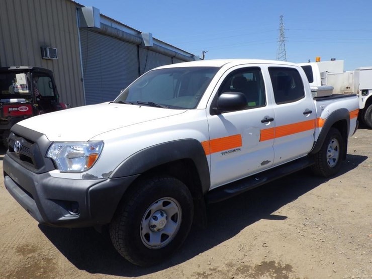 2013-toyota-tacoma-image-1