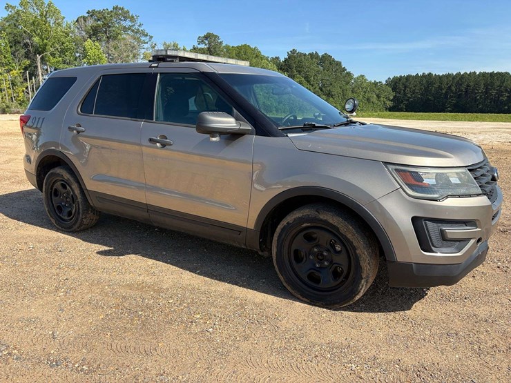 2016-ford-explorer-image-4