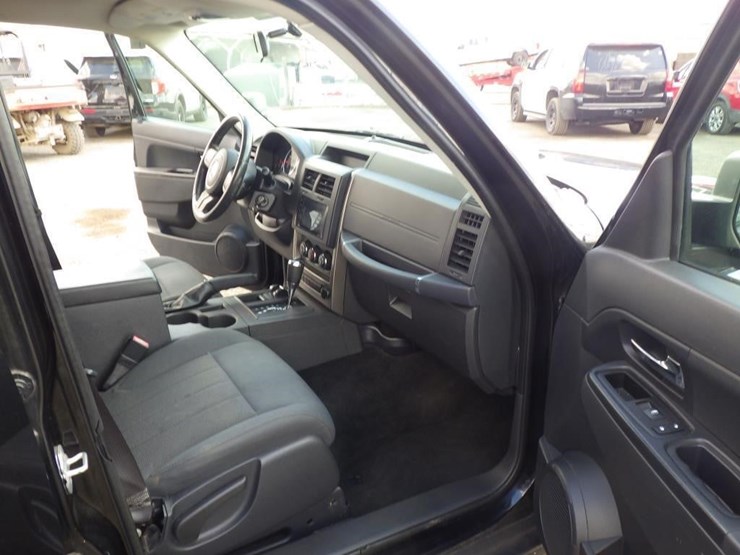 2012-jeep-liberty-image-6