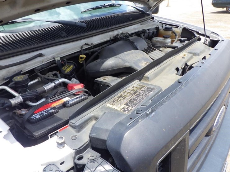 2011-ford-cargo-image-10