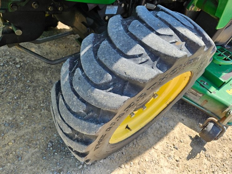 john-deere-3520-image-12