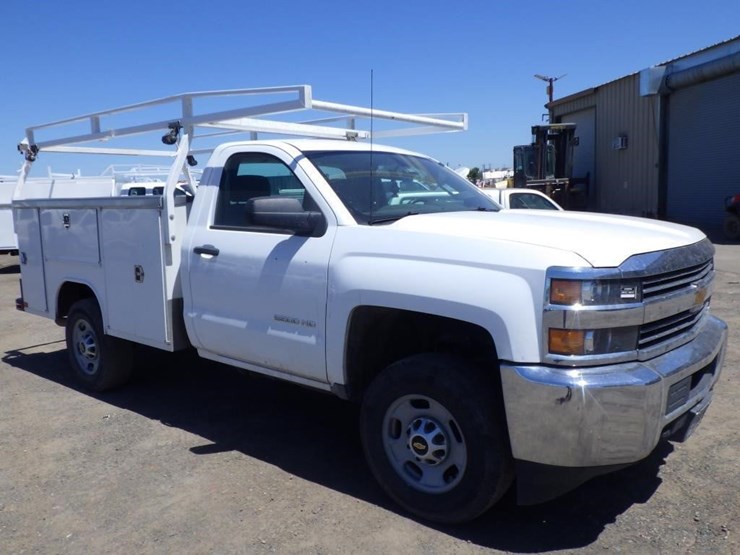 2016-chevrolet-2500-image-2