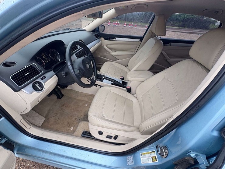 2012-volkswagen-passat-se-diesel-4-door-sedan-(172,508-miles)-image-12