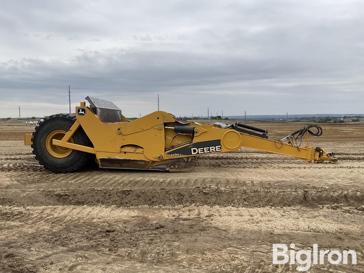 2020-deere-2412e-image-4