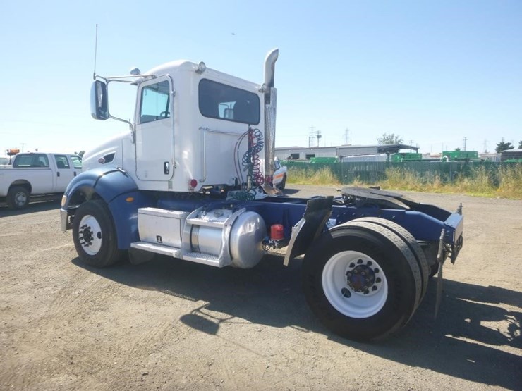2013-peterbilt-384-image-4