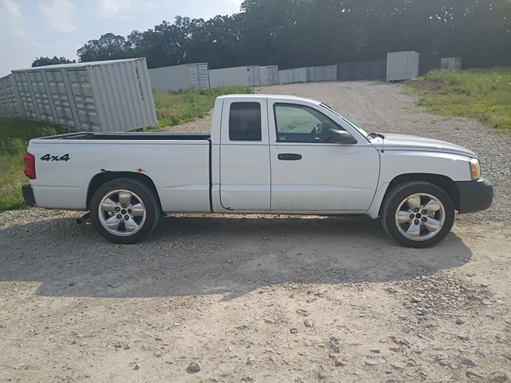2005-dodge-dakota-image-9