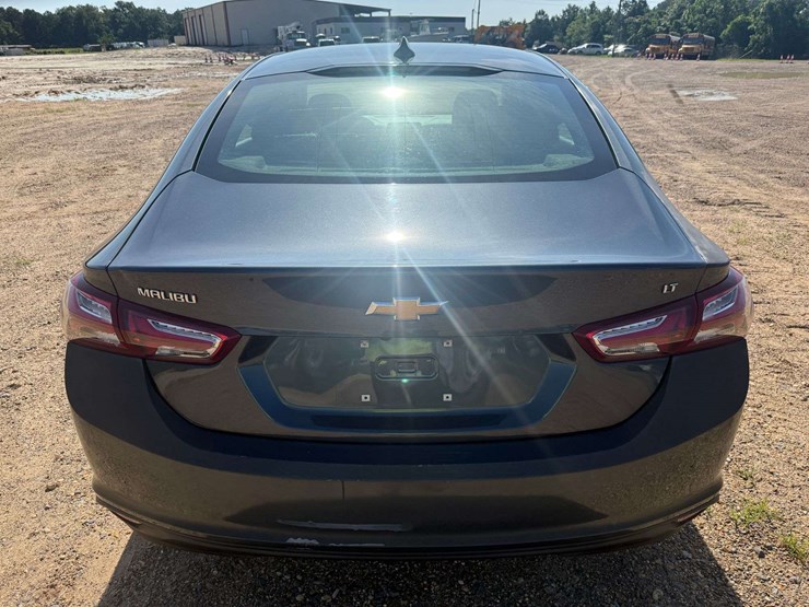 2019-chevrolet-malibu-4-door-sedan-(140,696-miles)-image-5