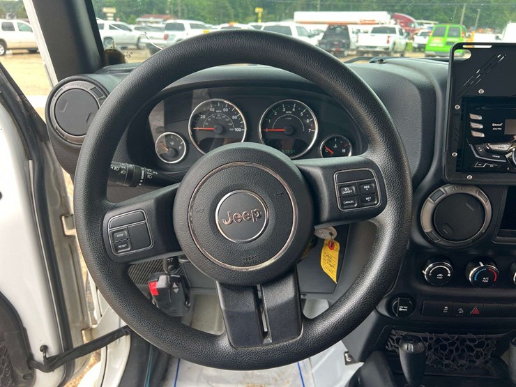2015-jeep-wrangler-sport-image-12