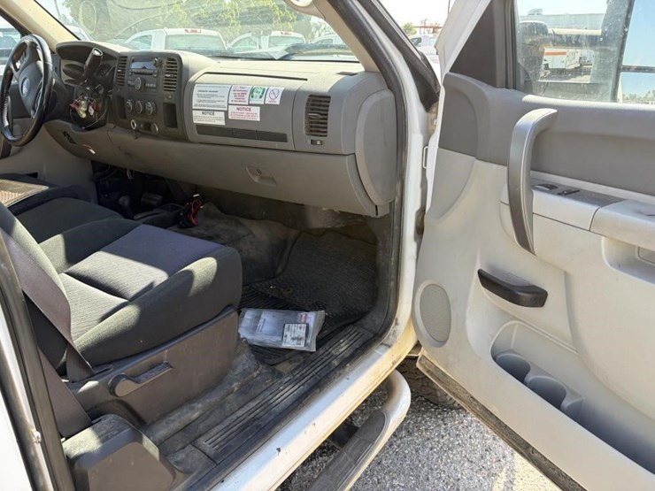 2012-gmc-2500hd-image-9
