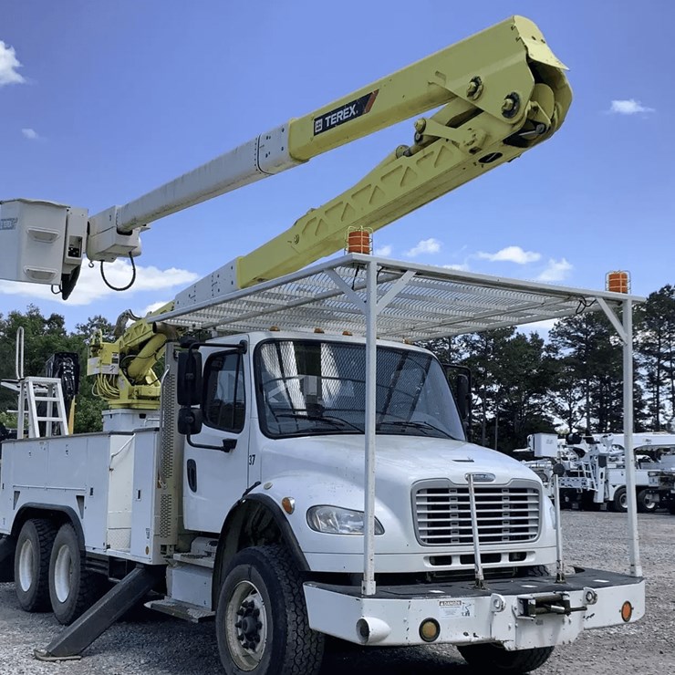 2013 FREIGHTLINER M2 106