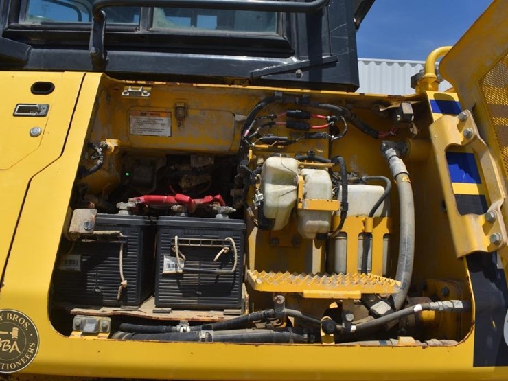 2016-komatsu-d61pxi-24-image-47