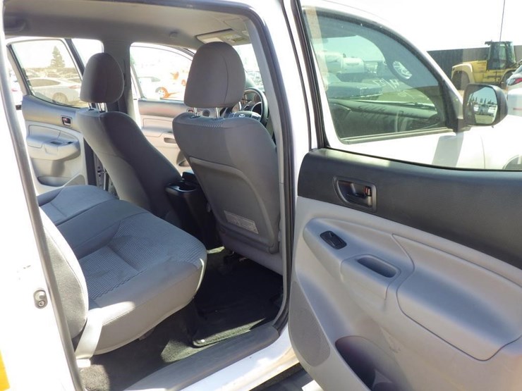 2013-toyota-tacoma-image-9