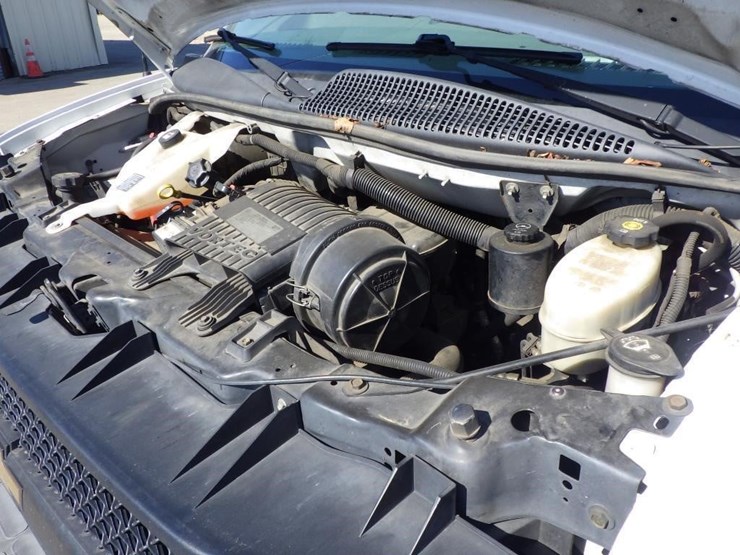 2016-chevrolet-express-2500-image-10