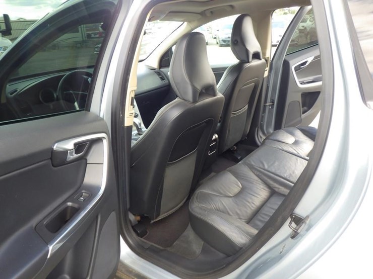 2013-volvo-xc60-image-7