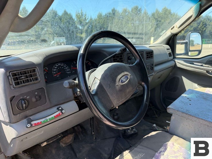 2004-ford-f550-image-36
