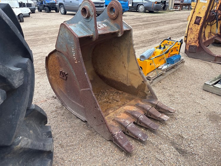 #3459-•-36in-john-deere-quick-attach-bucket-image-1