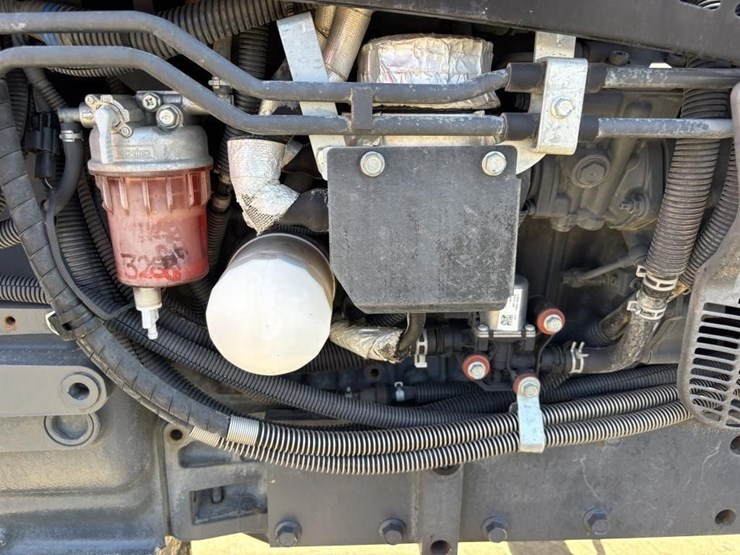 2018-kubota-m5-111d-image-43