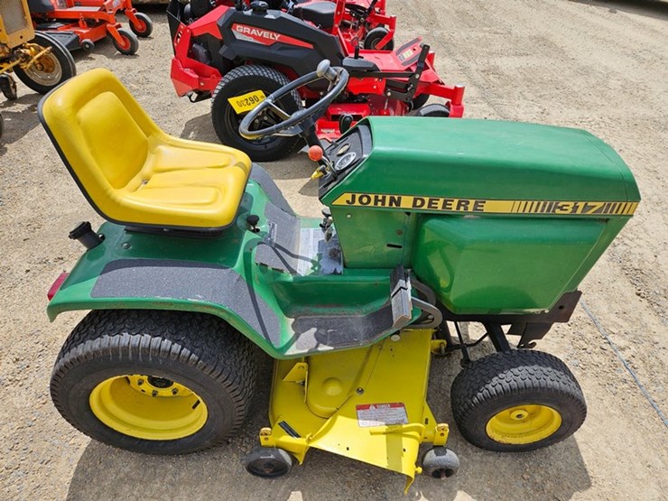 john-deere-317-image-6