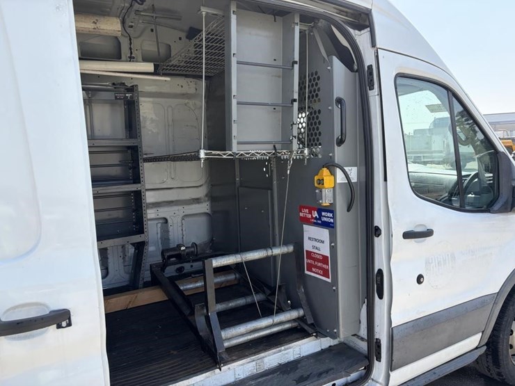 2017-ford-transit-image-11