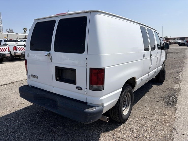 2010-ford-e350-sd-image-2
