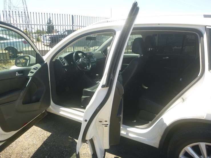 2011-volkswagen-tiguan-image-6