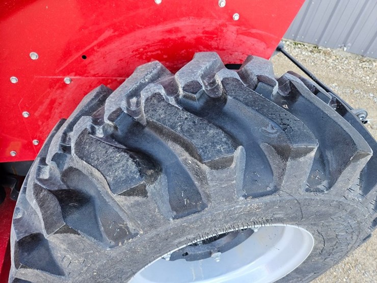 massey-ferguson-1735m-image-17