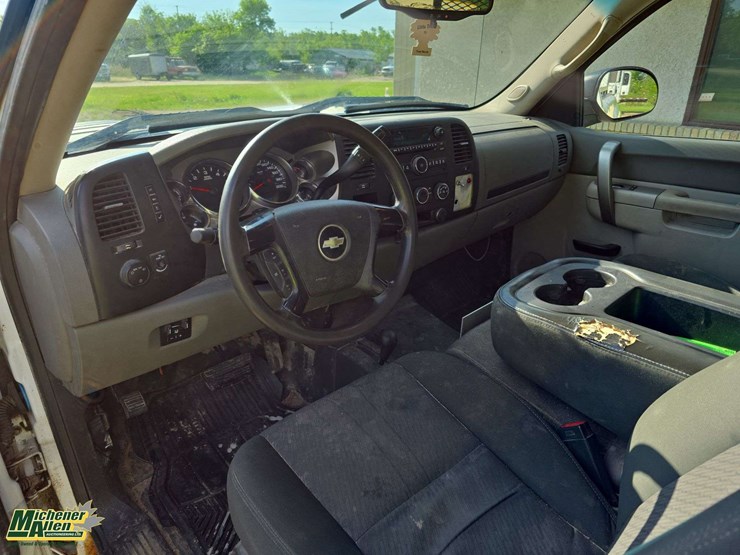 2011-chevrolet-silverado-3500hd-image-17