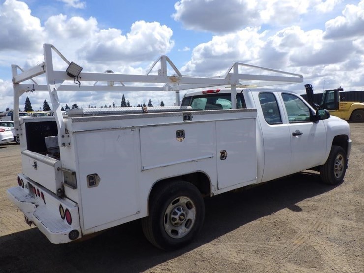 2011-chevrolet-2500-image-3