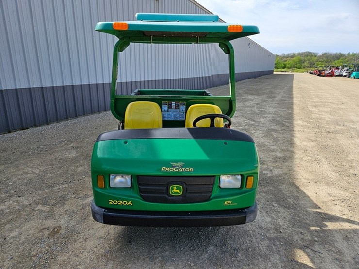 2020-john-deere-gator-image-8