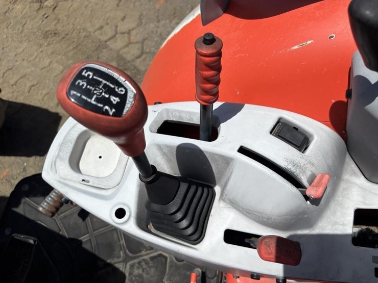 2018-kubota-m5-111d-image-28