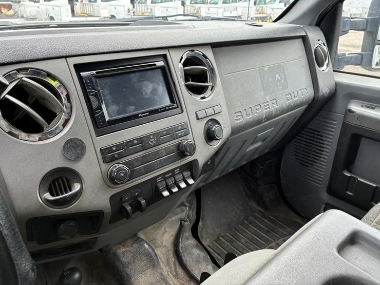 2012-ford-f550-image-21