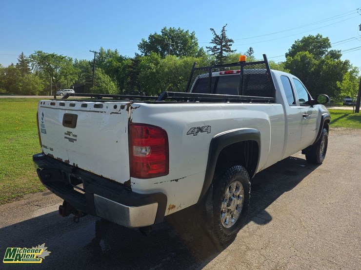 2011-chevrolet-silverado-3500hd-image-3