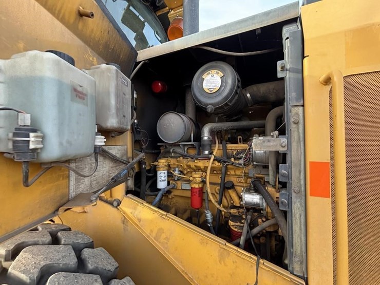 2005-deere-624j-image-43
