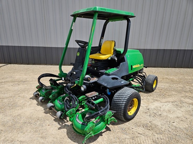 john-deere-3245c-image-1
