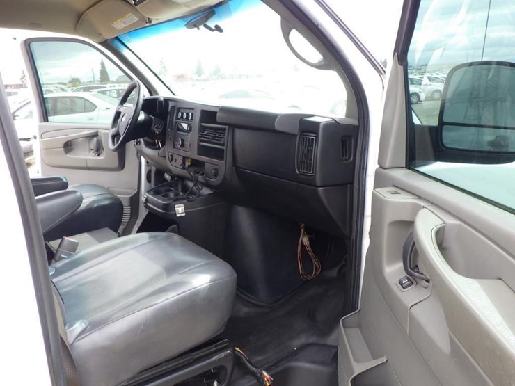 2013-chevrolet-express-2500-image-6
