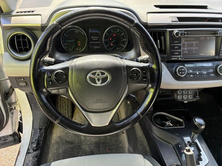 2016-toyota-rav4-image-15
