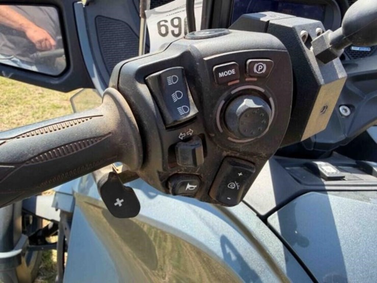 2018-can-am-spyder-rt-ltd-3-wheel-motorcycle-image-12