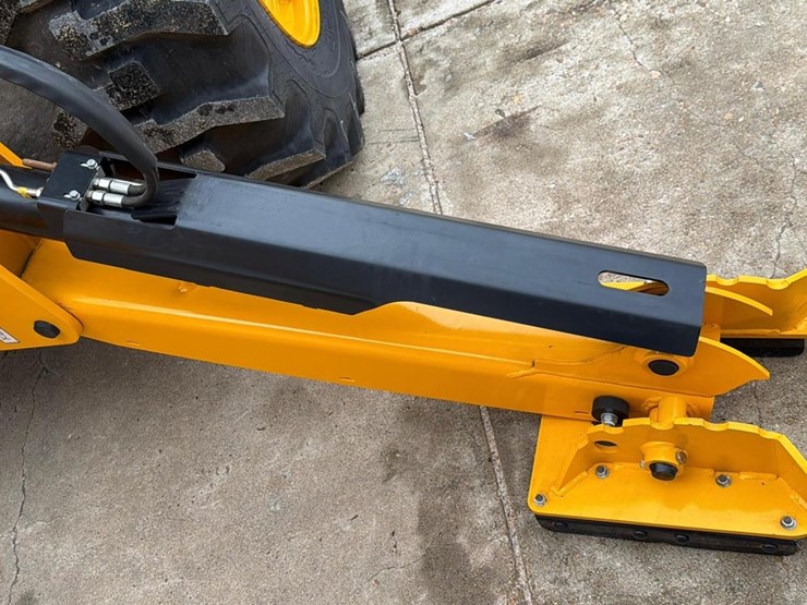 2024-jcb-3cx-image-11