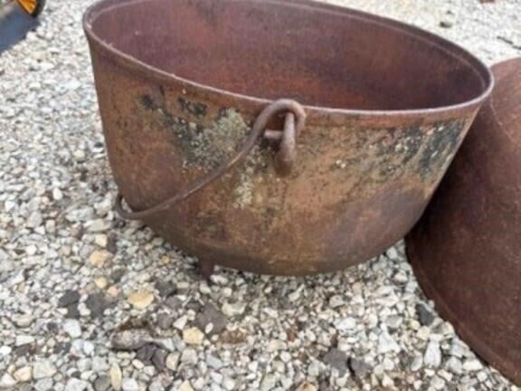 2---cast-iron-pots,-see-description-image-1