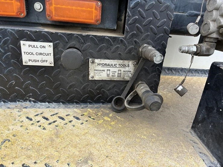 2011-ford-f550-image-11