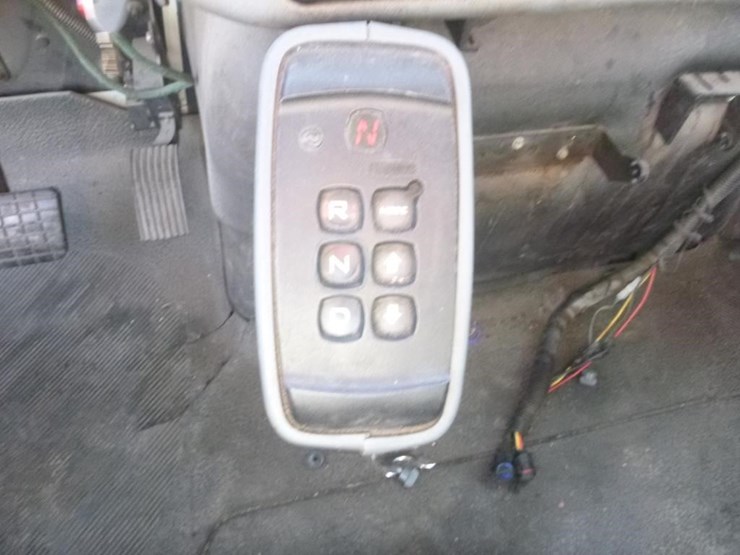 2003-international-durastar-4300-image-13