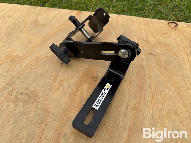 john-deere-display-mounting-bracket-image-1