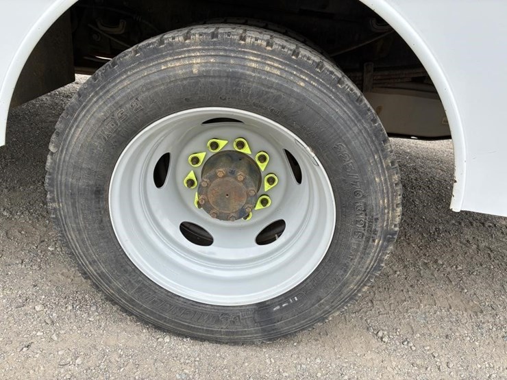 2011-ford-f550-image-5