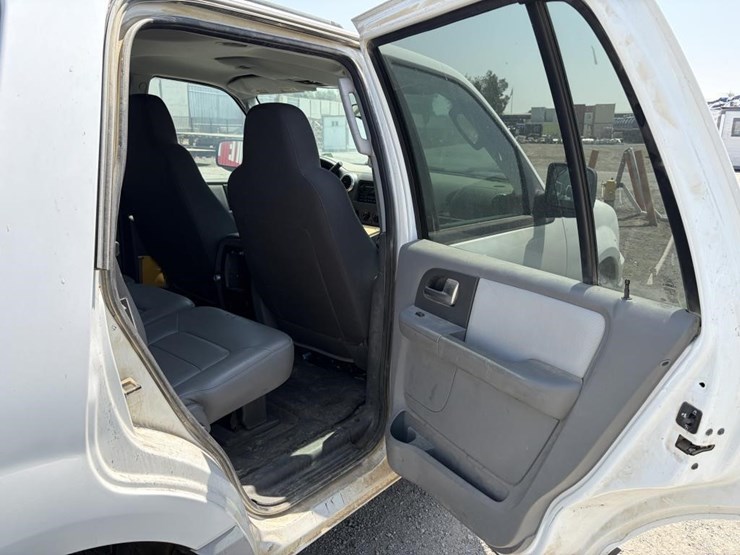 2004-ford-expedition-xlt-image-11