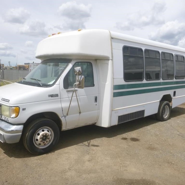 2002 FORD E450