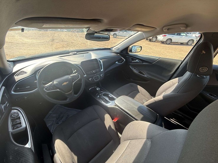 2019-chevrolet-malibu-4-door-sedan-(140,696-miles)-image-9
